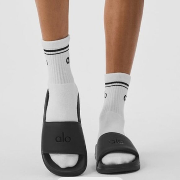 Alo Yoga It Slide, Black, Size 7 - Picture 2 of 11